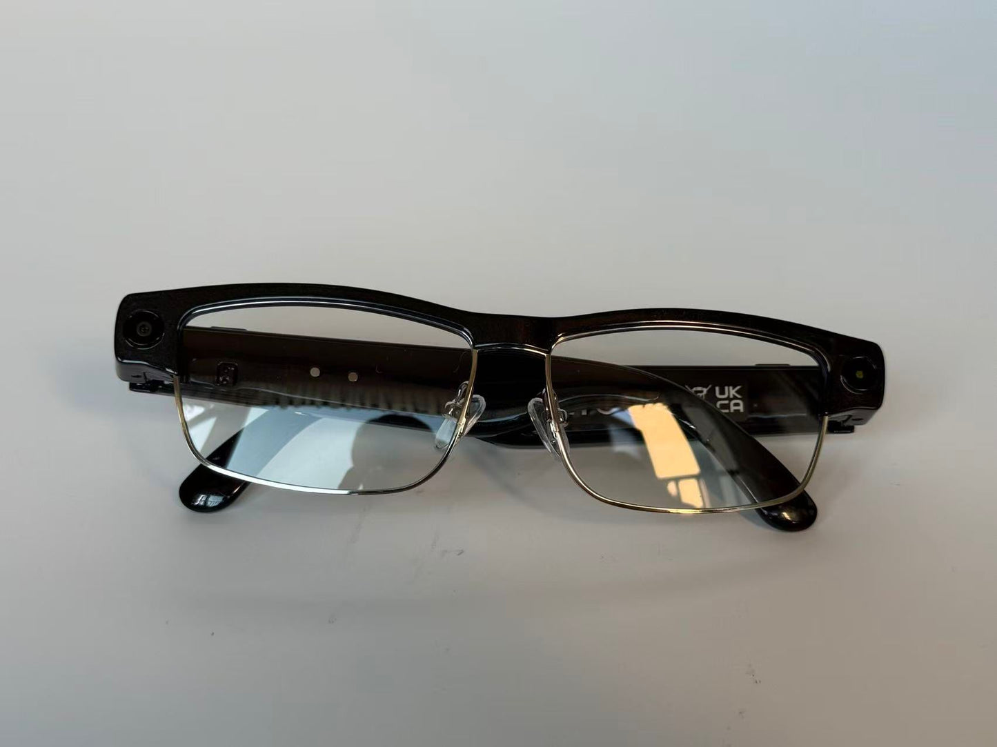 Gafas Inteligentes con el cristal transparente, Cámara HD, Bluetooth 5.4, Batería de 220 mAh, Altavoces Estéreo con Bajos, Micrófono con Cancelación de Ruido, Detección de Uso